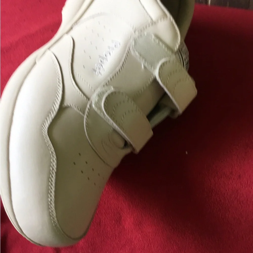 White Leather Velcro Slip-On Loafers aztlanscm.com display picture 2